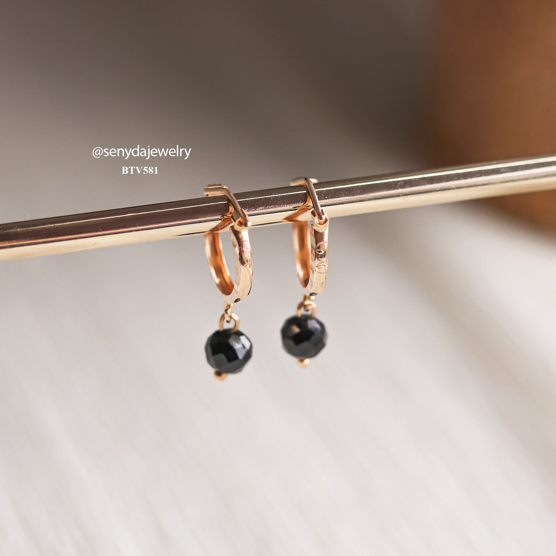 Senyda 15K Solid Gold Black Spinel Hoop Earrings