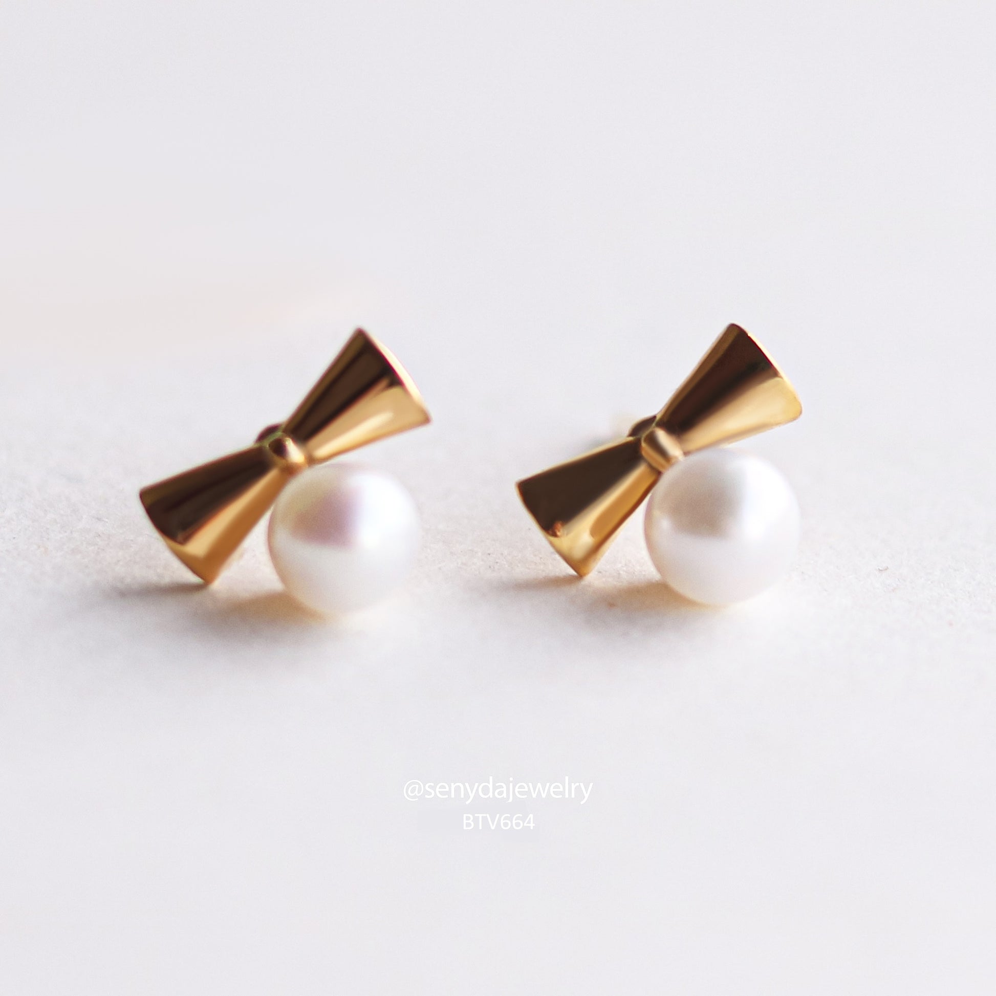 Senyda 10K Solid Gold Round - Shaped 4.5mm Natural Pearl Bow Stud Earrings