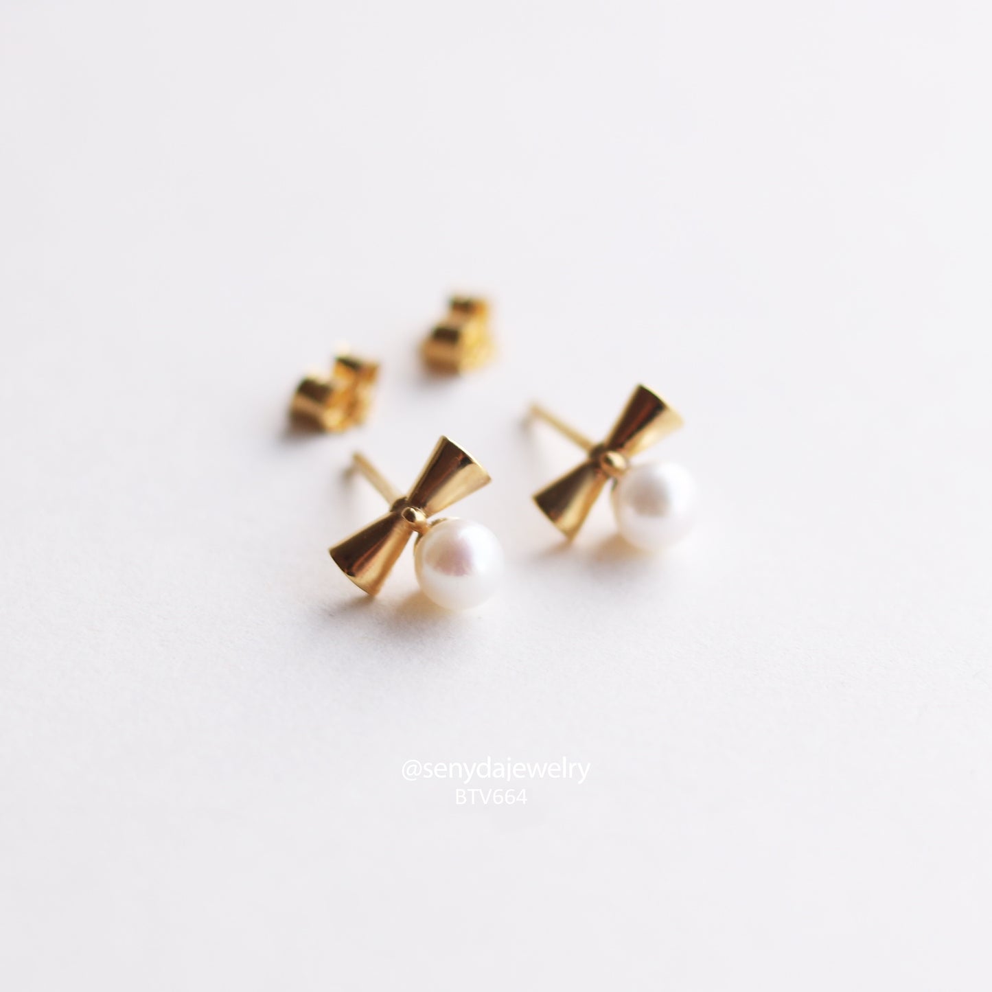 Senyda 10K Solid Gold Round - Shaped 4.5mm Natural Pearl Bow Stud Earrings