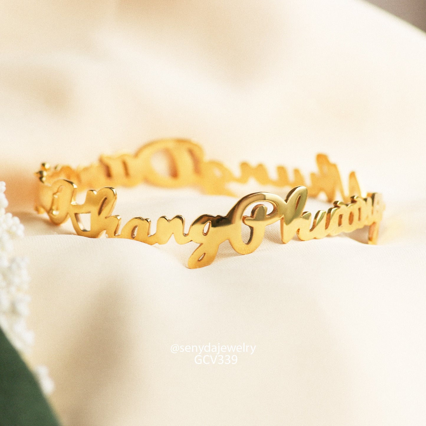 Senyda 18K Solid Gold Custom Name Bangle