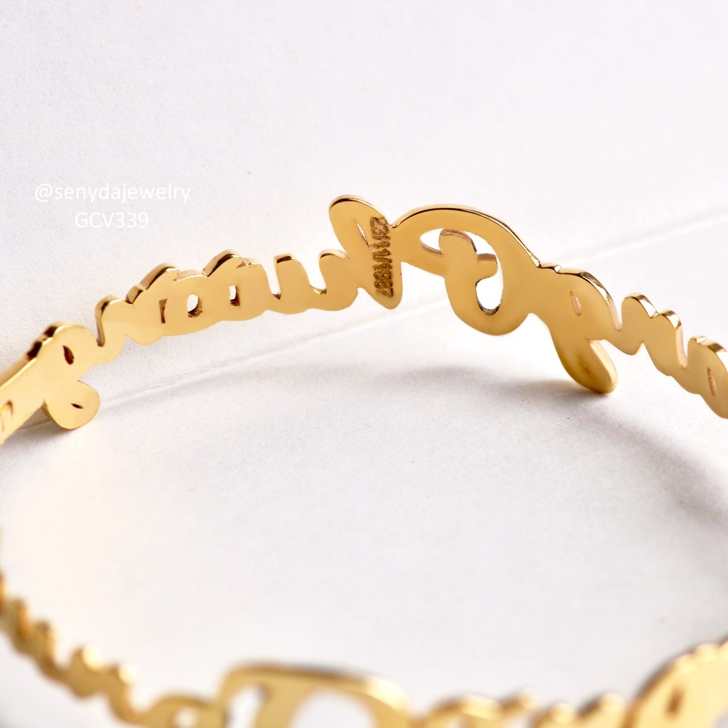 Senyda 18K Solid Gold Custom Name Bangle