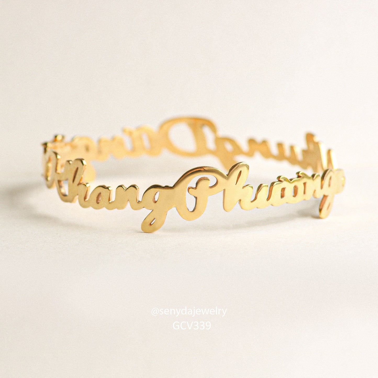 Senyda 18K Solid Gold Custom Name Bangle