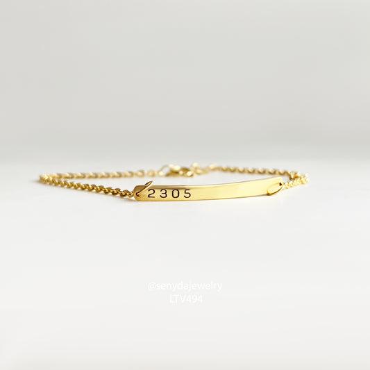 Senyda 14K Gold Personalized Engraved Name Rectangular Bar Bracelet