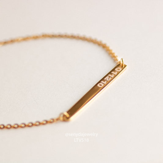 Senyda 14K Gold Personalized Engraved Rectangular Bar Bracelet (2,5x0.3cm)
