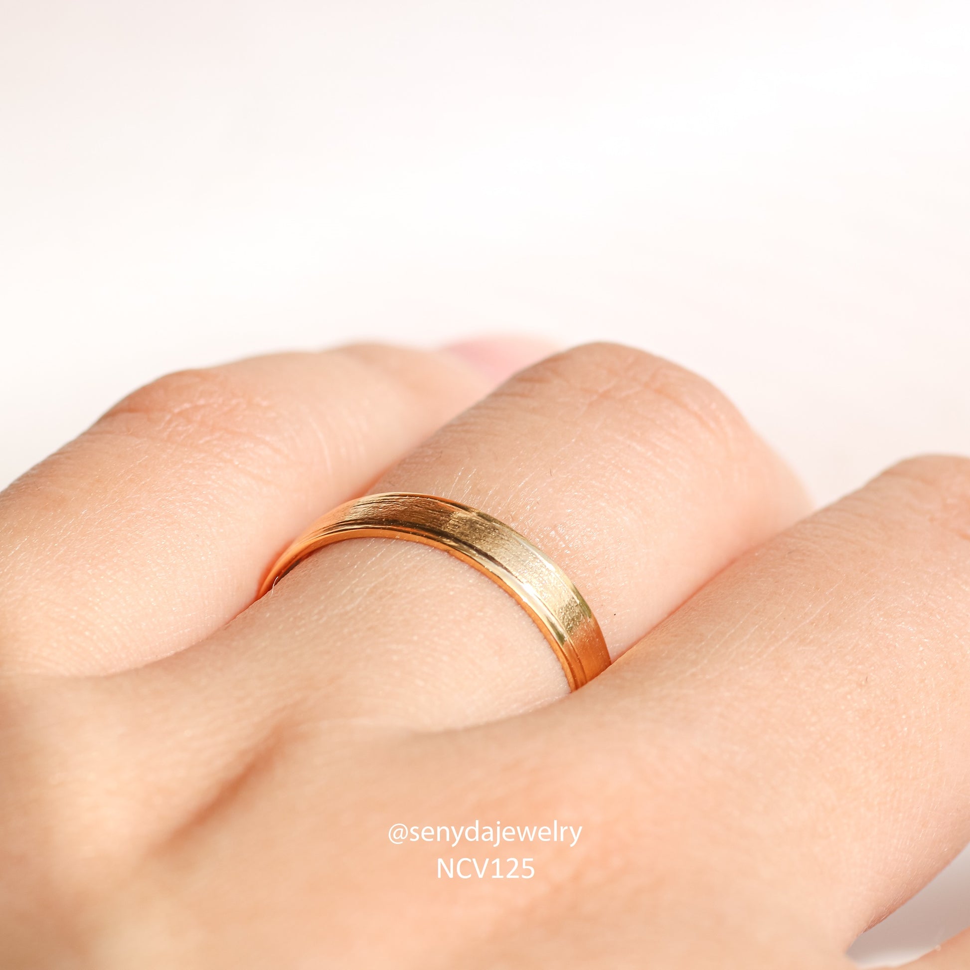 Senyda Luminous Love Gold Wedding Ring