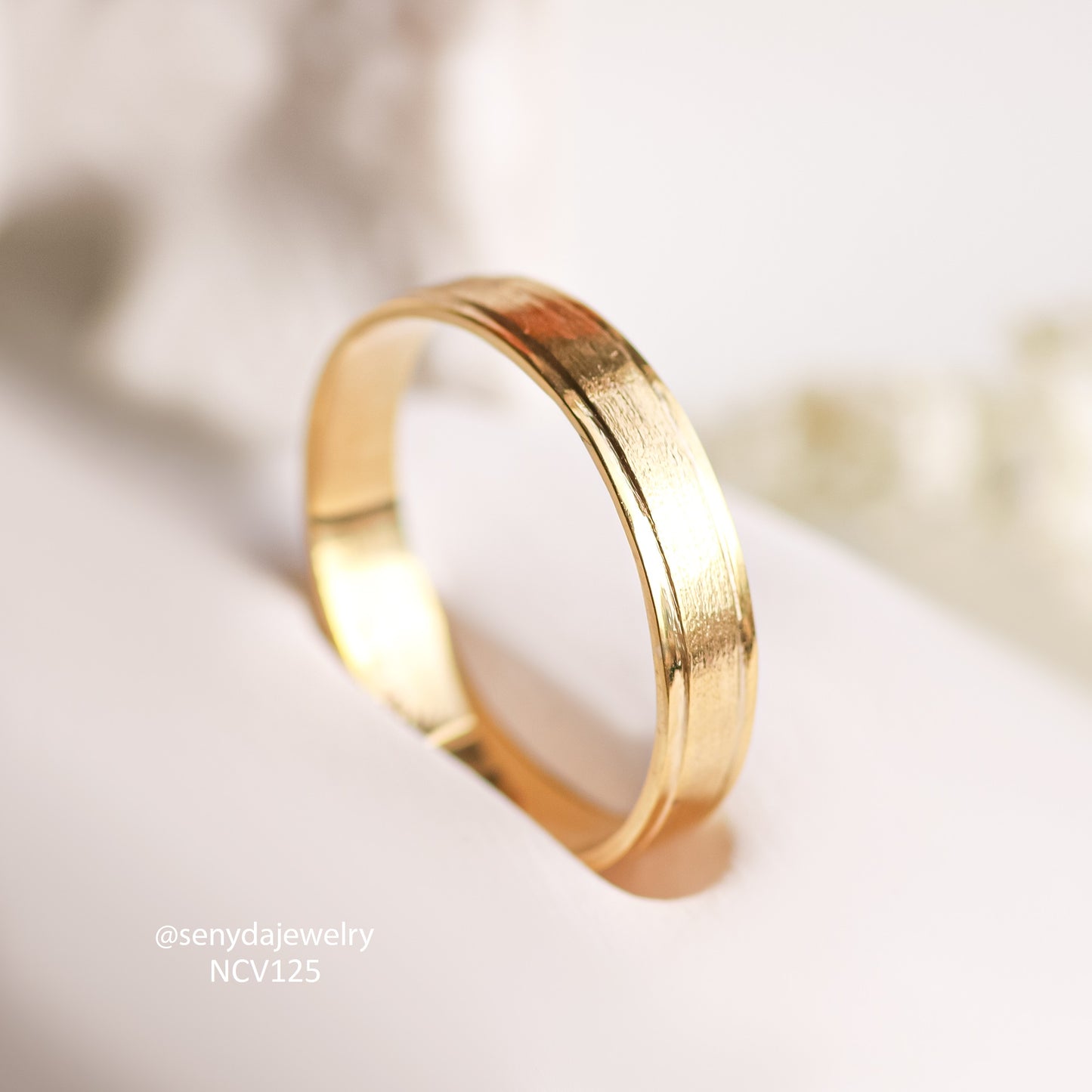 Senyda Luminous Love Gold Wedding Ring