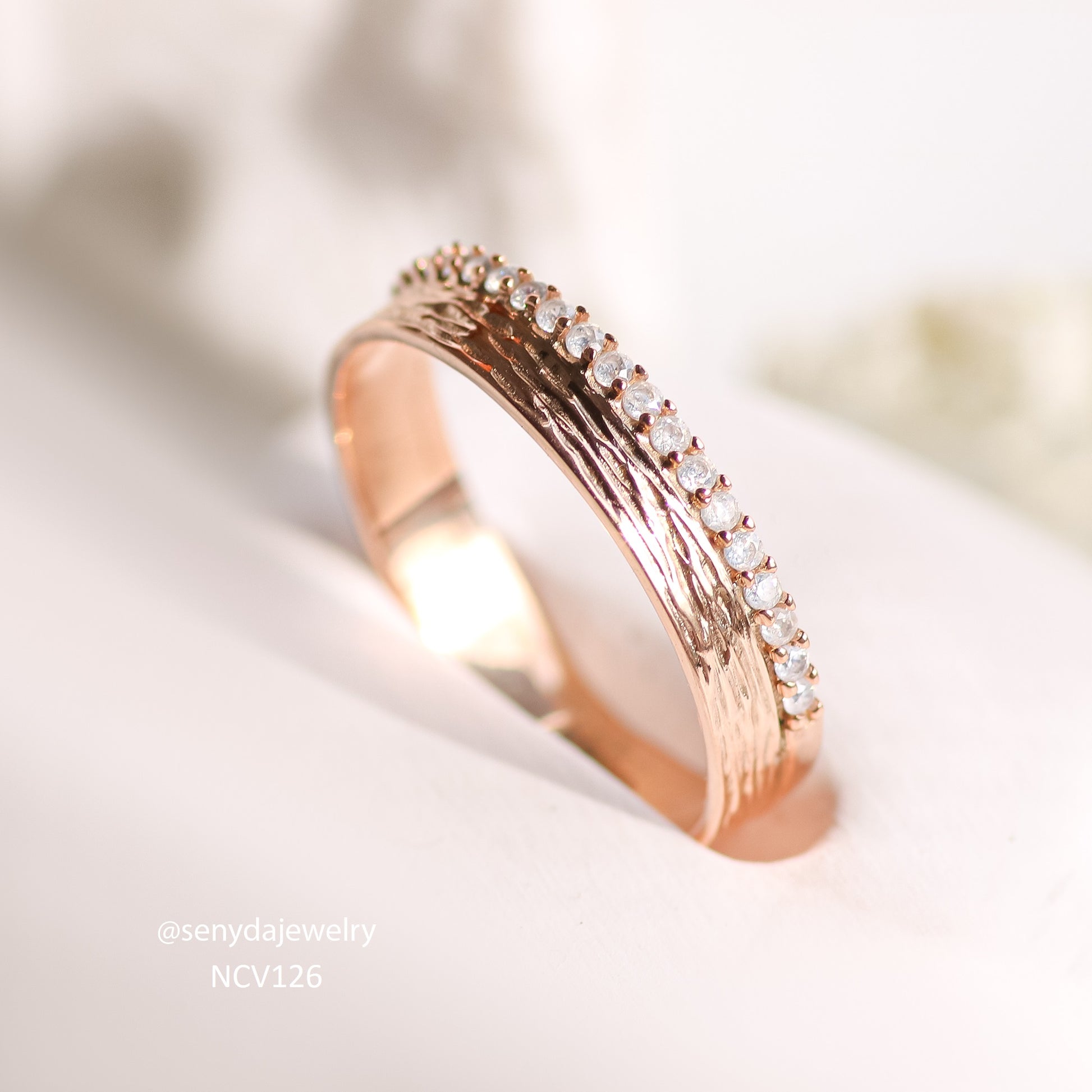 Senyda Luminous Love Gold Wedding Ring