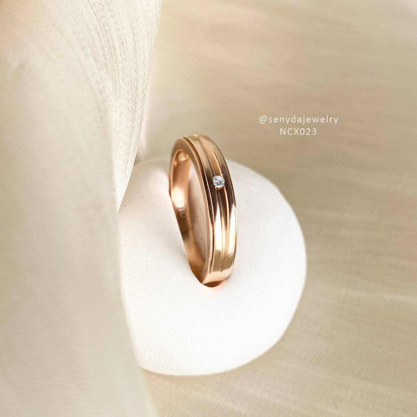 Senyda Moonlit Promise Gold Wedding Ring