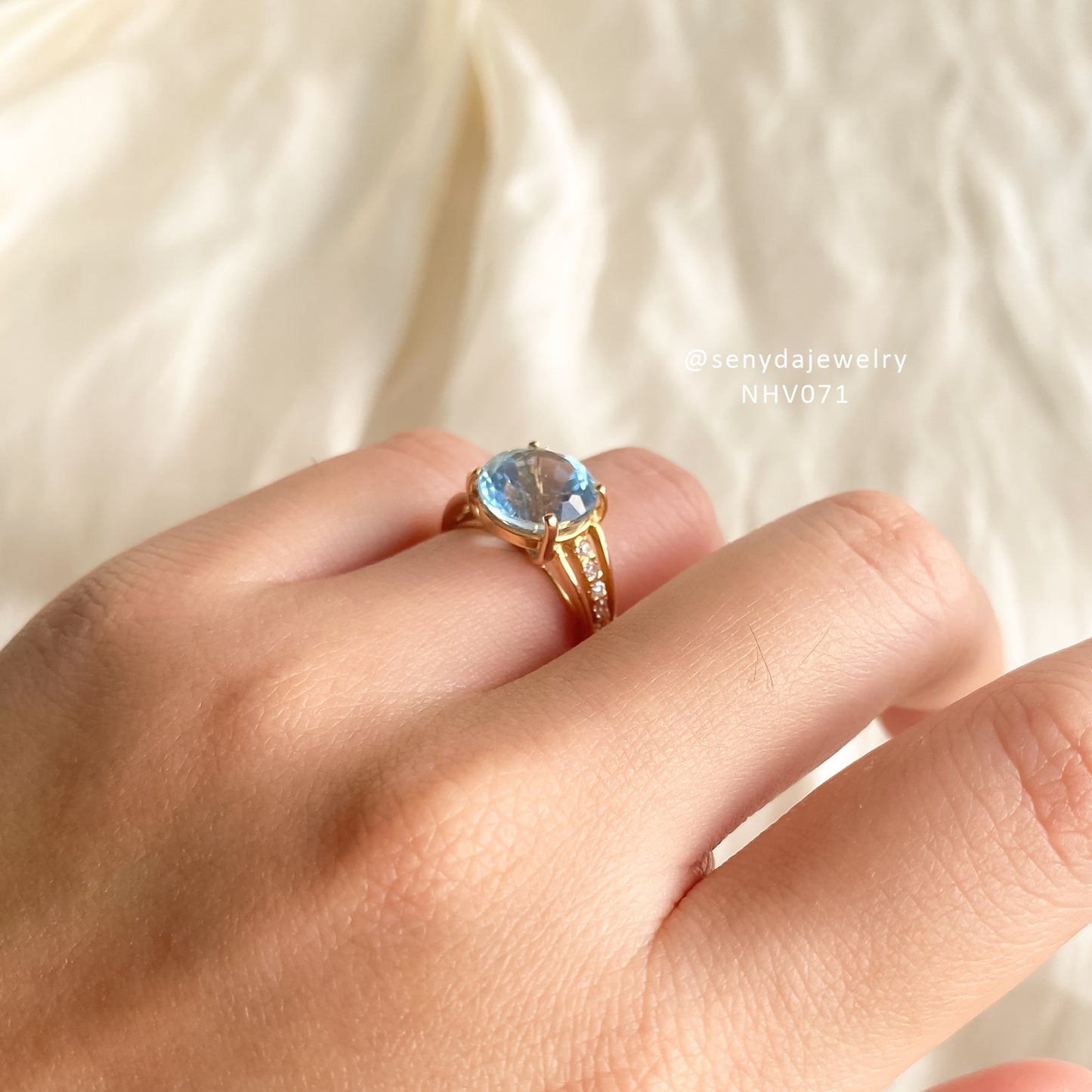 10K Solid Gold Round Blue Topaz Pavé Ring