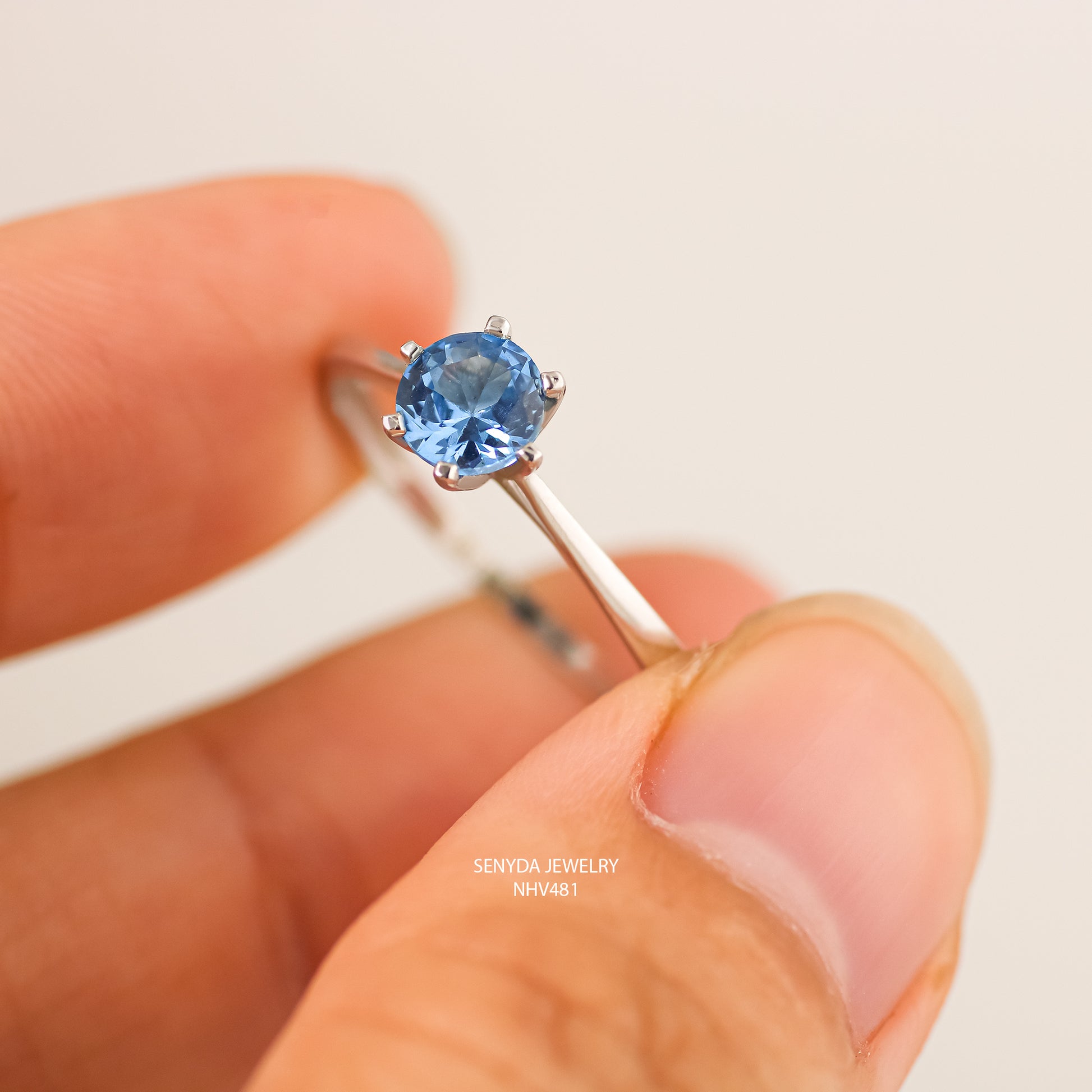 Senyda 10K Solid Gold Round - Shaped Brilliant Cut Natural Blue Topaz Ring