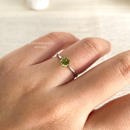 Senyda 10K Solid Gold Round - Shaped Brilliant Cut Natural Peridot Ring