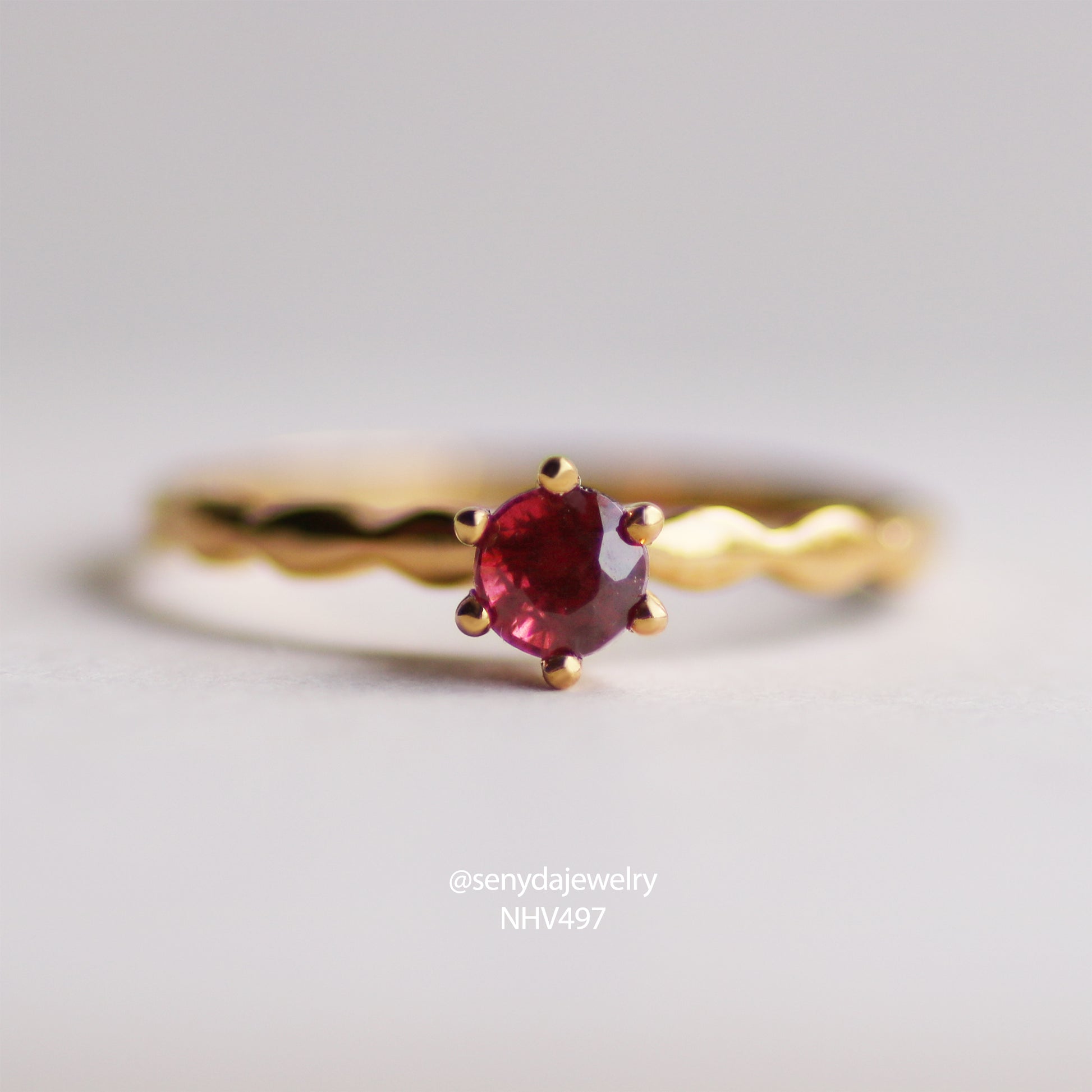 Senyda 16K Solid Gold Round - Shaped Brilliant Cut Natural Red Spinel Ring