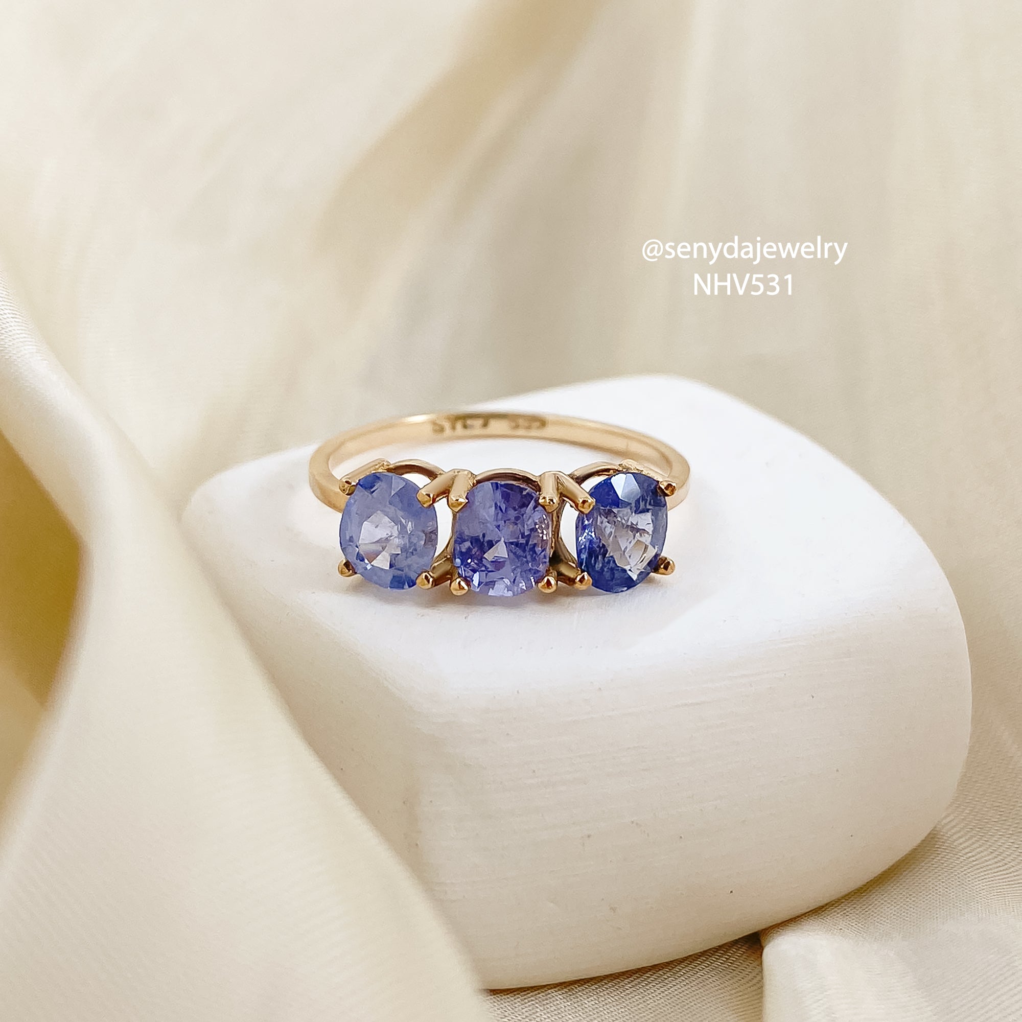 Blue Spinel Cresent Ring hot