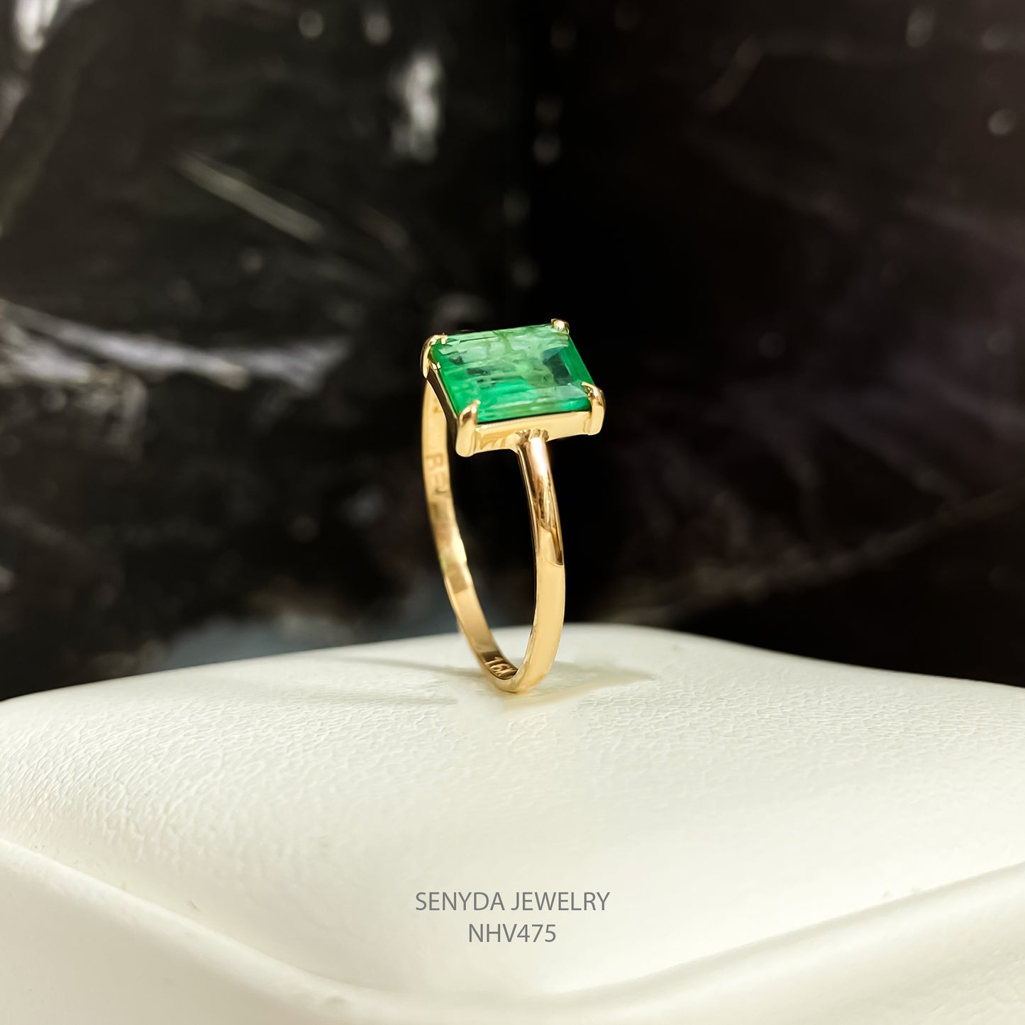 Emerald Princess Ring - Regal Elegance and Dazzling Luxury Combined Senyda Jewels